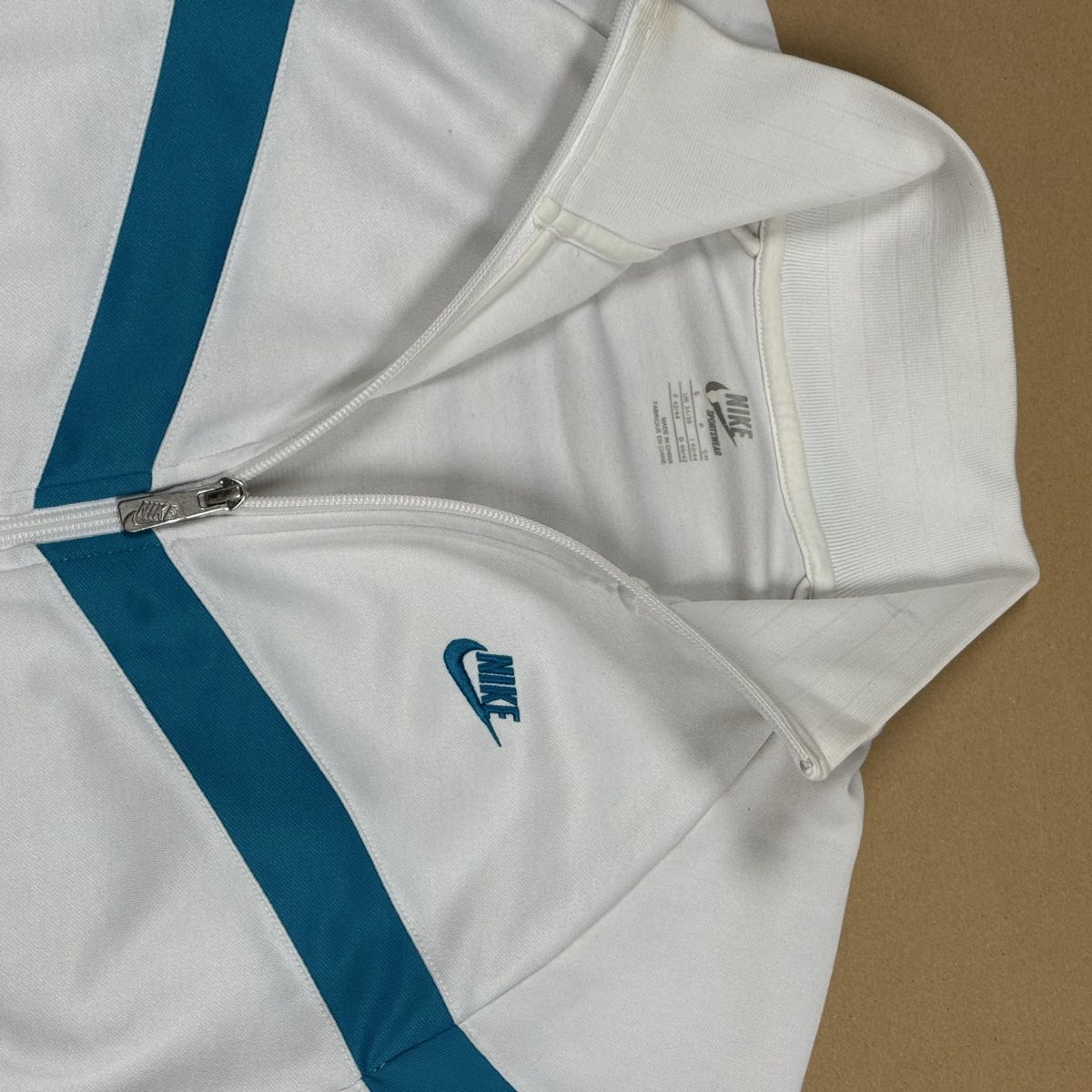 Nike Jacken: Vintage Nike Track Jacket White Blue Size M – Gebraucht aus St. Gallen von sourced_limited 2