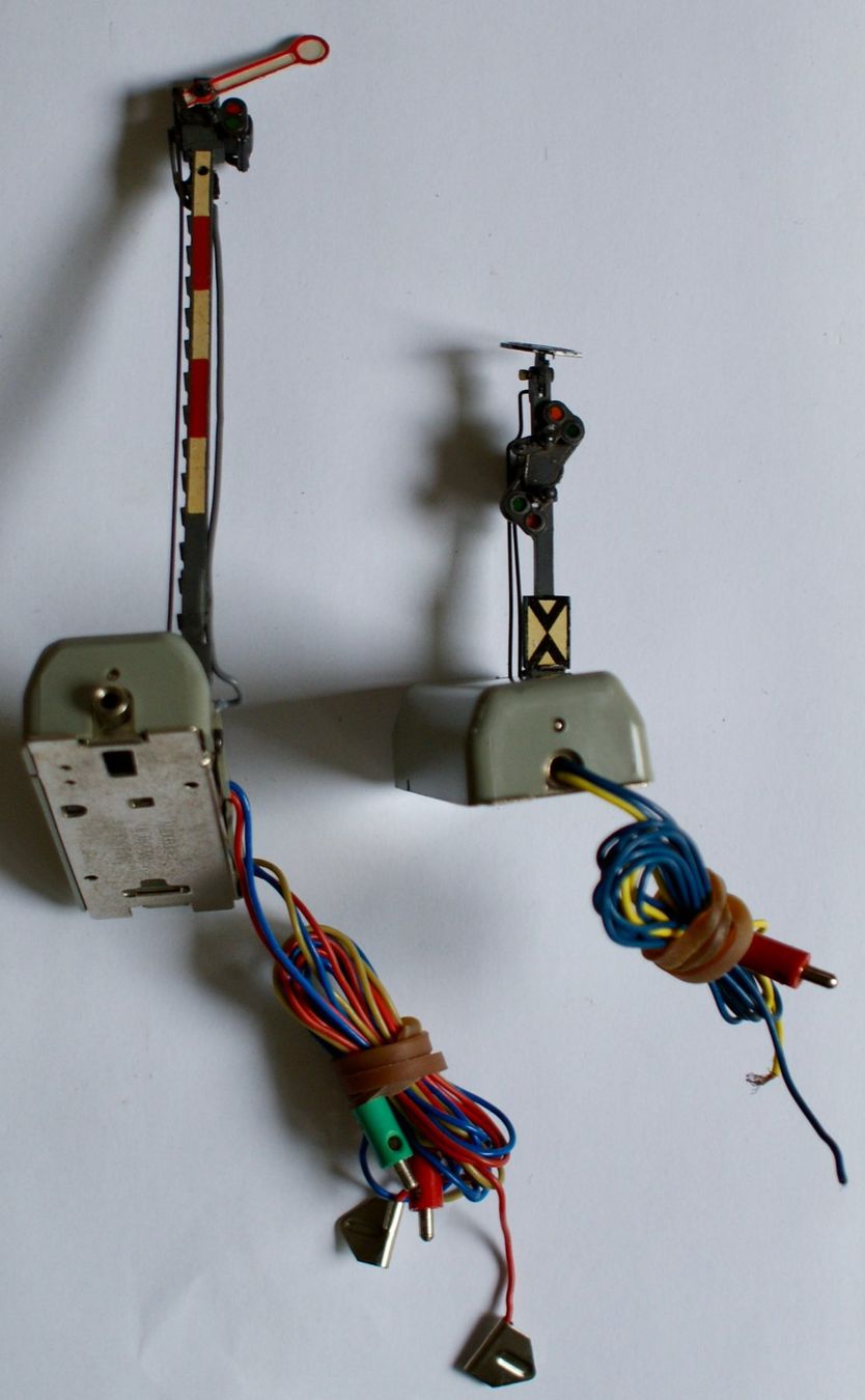 Märklin Modellini di ferrovie: 2 signaux Marklin – Usato da Morrens VD venduto da alain50 2