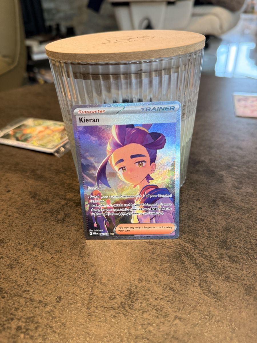 Pokémon Carte collezionabili: Kieran #174/131 EN – Nuovo (secondo la descrizione) da Binz venduto da Ladykatsumii