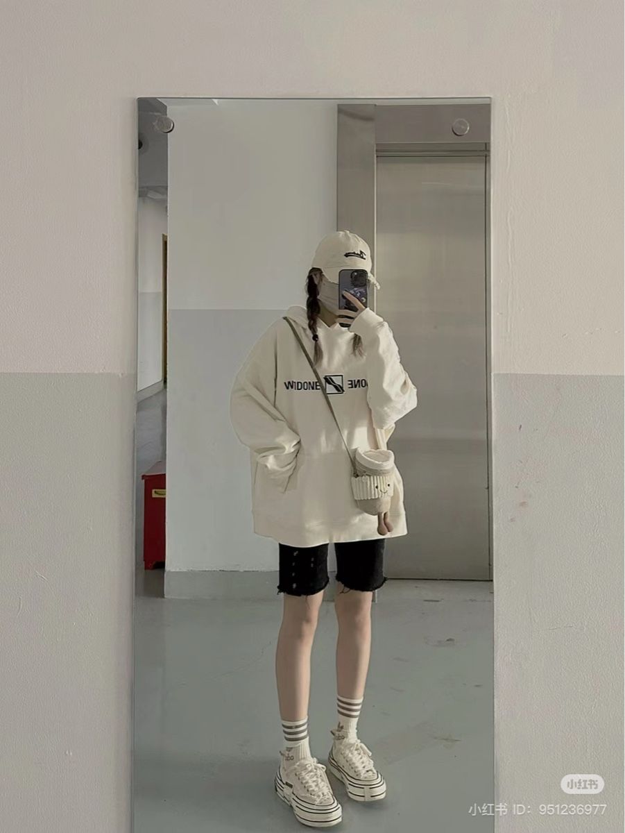 Maglioni & Felpe: We11done White Hoodie size S Oversized Style – Usato da Zug venduto da luc_8rvs 4