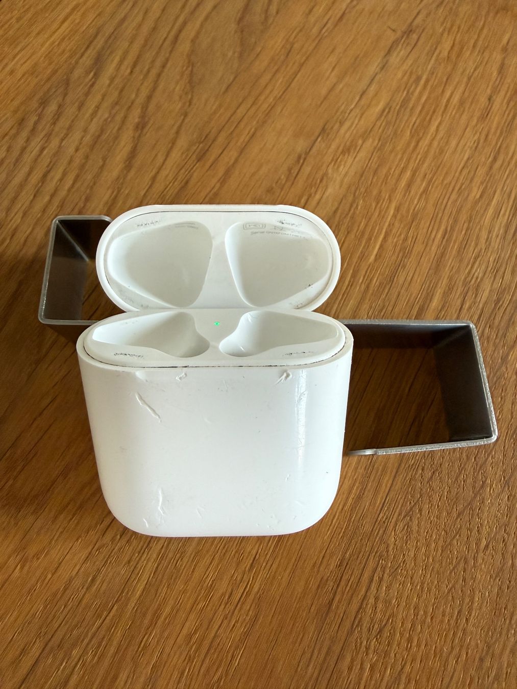 Apple Cuffie: APPLE AirPods 2 Charging Case – Usato da Lausanne venduto da Nine1982