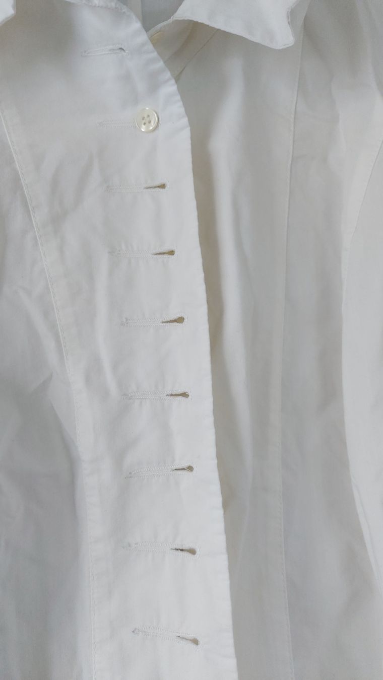 Camicette: Weisse Bluse von Bandolera mit spezieller Knopfleiste, Gr.42 – Usato da Pfäffikon ZH venduto da siae 2