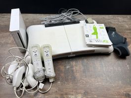 Nintendo Wii mit Wii Fit und alles was es braucht