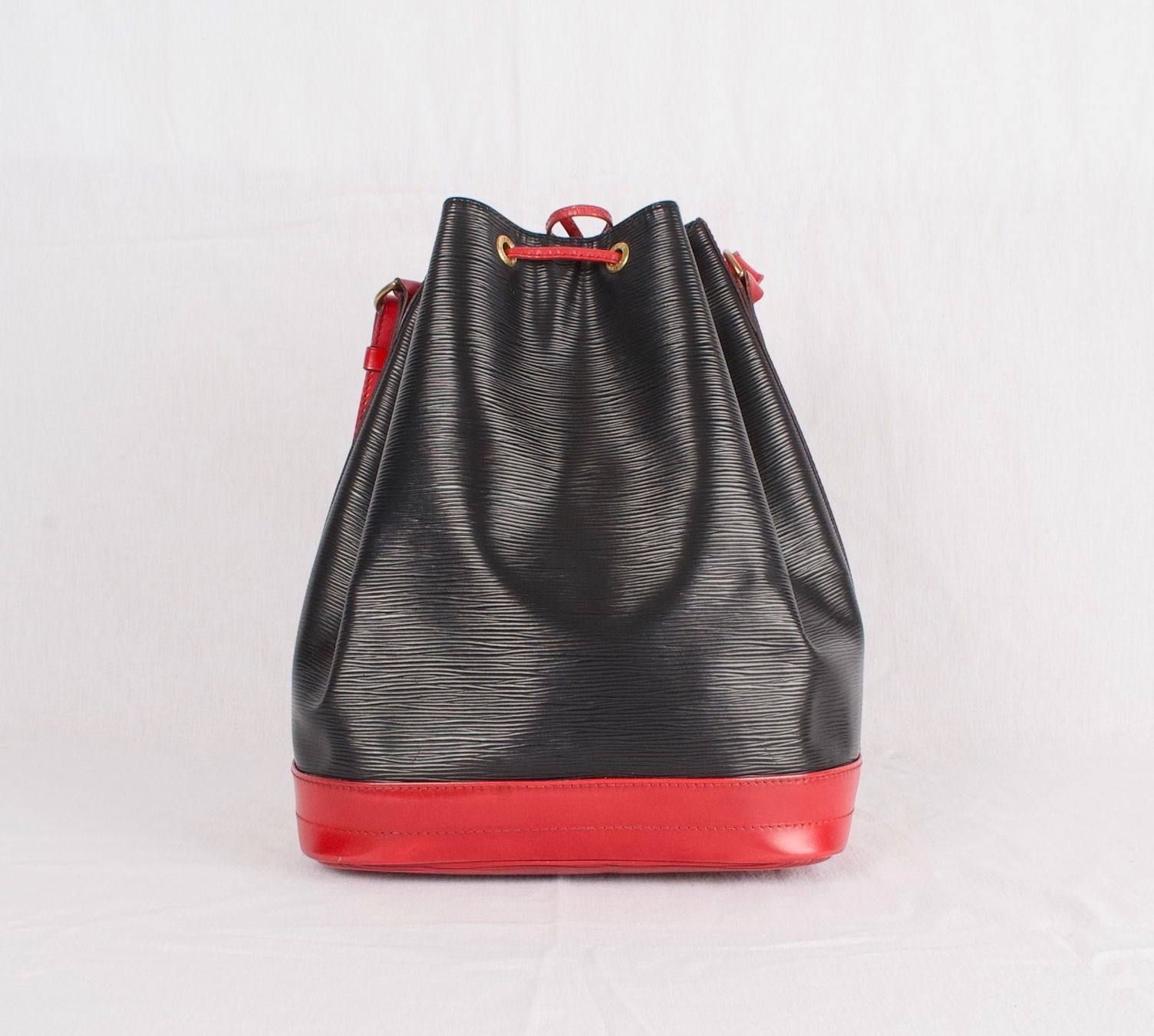 Louis Vuitton Taschen für Damen: Auth LOUIS VUITTON Noe big size epi leather. – Gebraucht aus Lausanne von Lamedusac 3