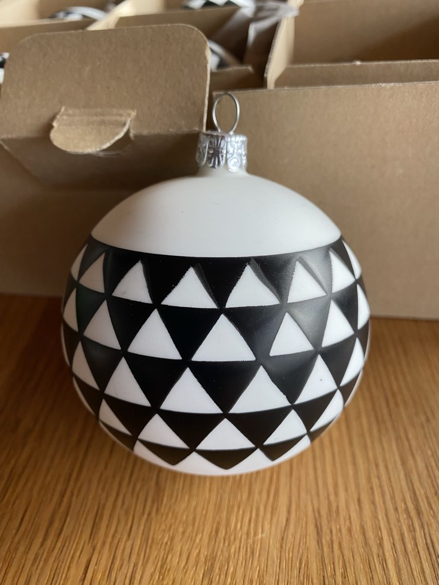 Pfister Tutte le decorazioni: Beige Weihnachtskugeln mit schwarzem Triangel-Muster – Usato da Ottikon venduto da lo99 1