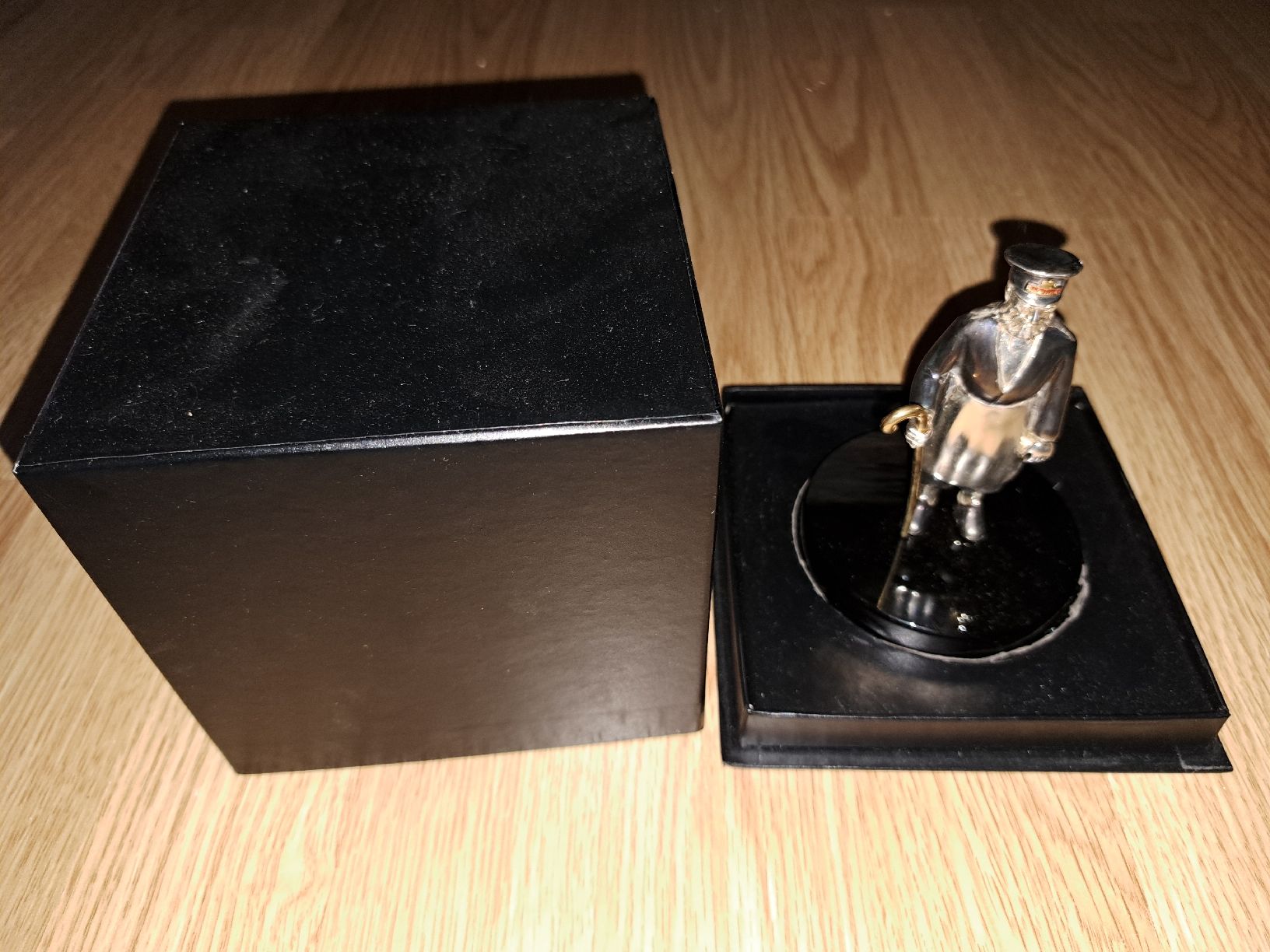 Statuette: Miniature Figurine Yard-Keeper Metal with Box – Usato da Adliswil venduto da kurin 3