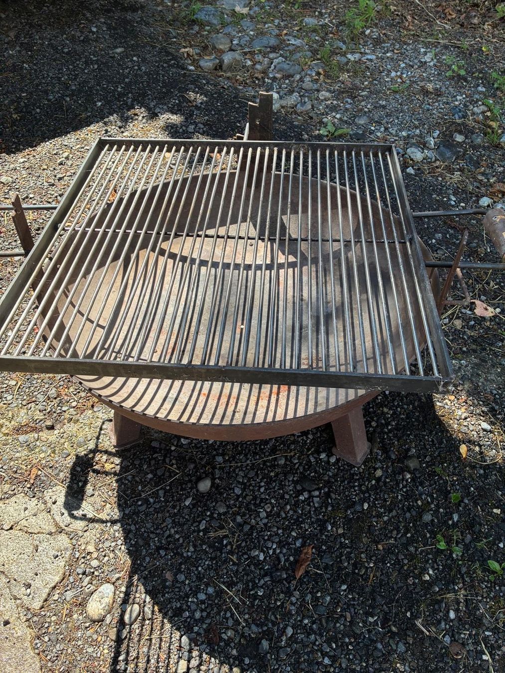 Feuerschale: Feuerschale mit Grillrost gebraucht – Gebraucht aus Stallikon von FunkoPop_CH 2