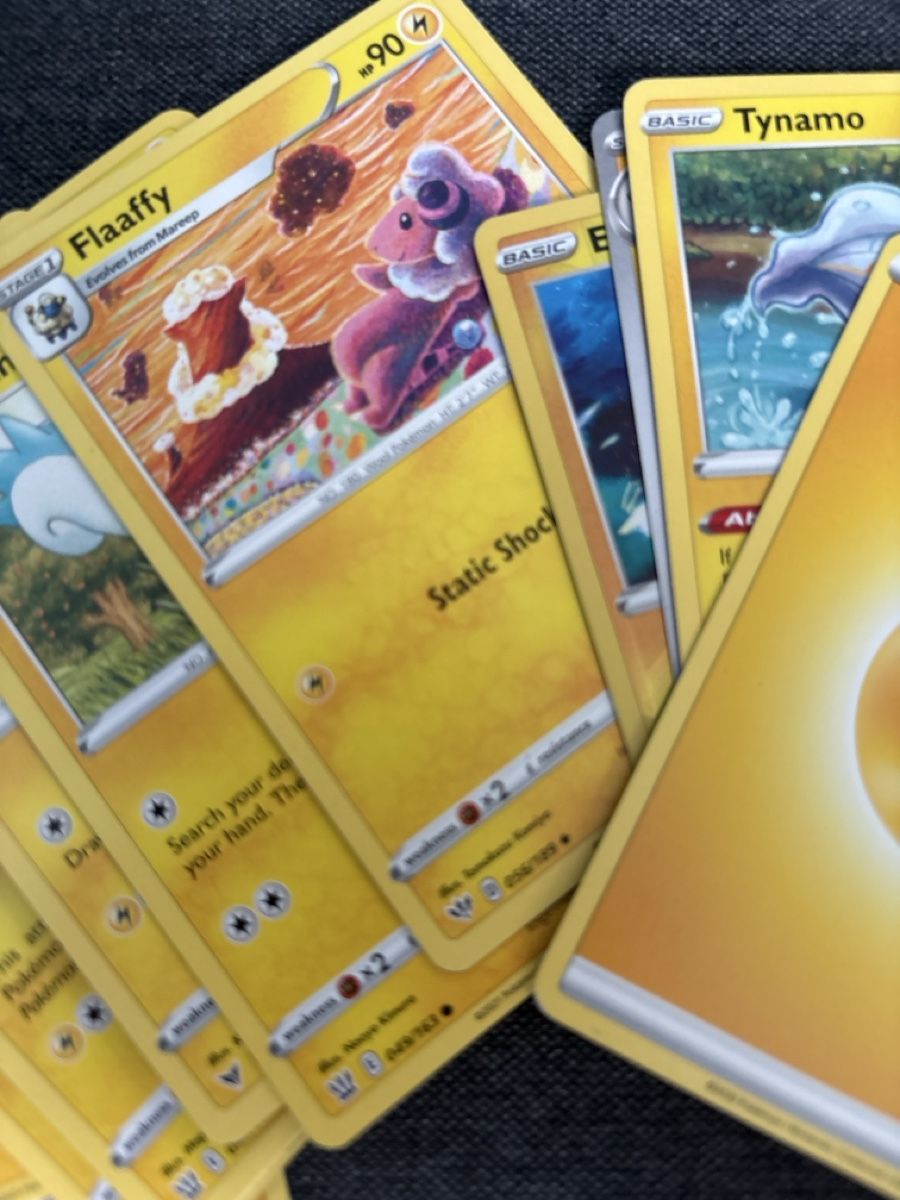 Cartoline: Pokemon 25 Elekrokarten Stapel Englisch – Usato da Möhlin venduto da akocak 3