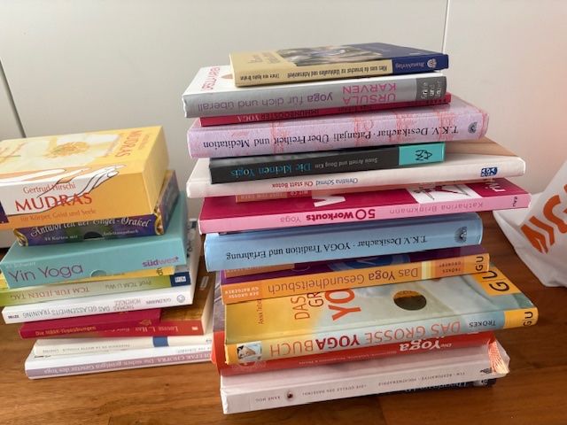 Libri: Buchsammlung YOGA – Usato da Bassersdorf venduto da bumrega