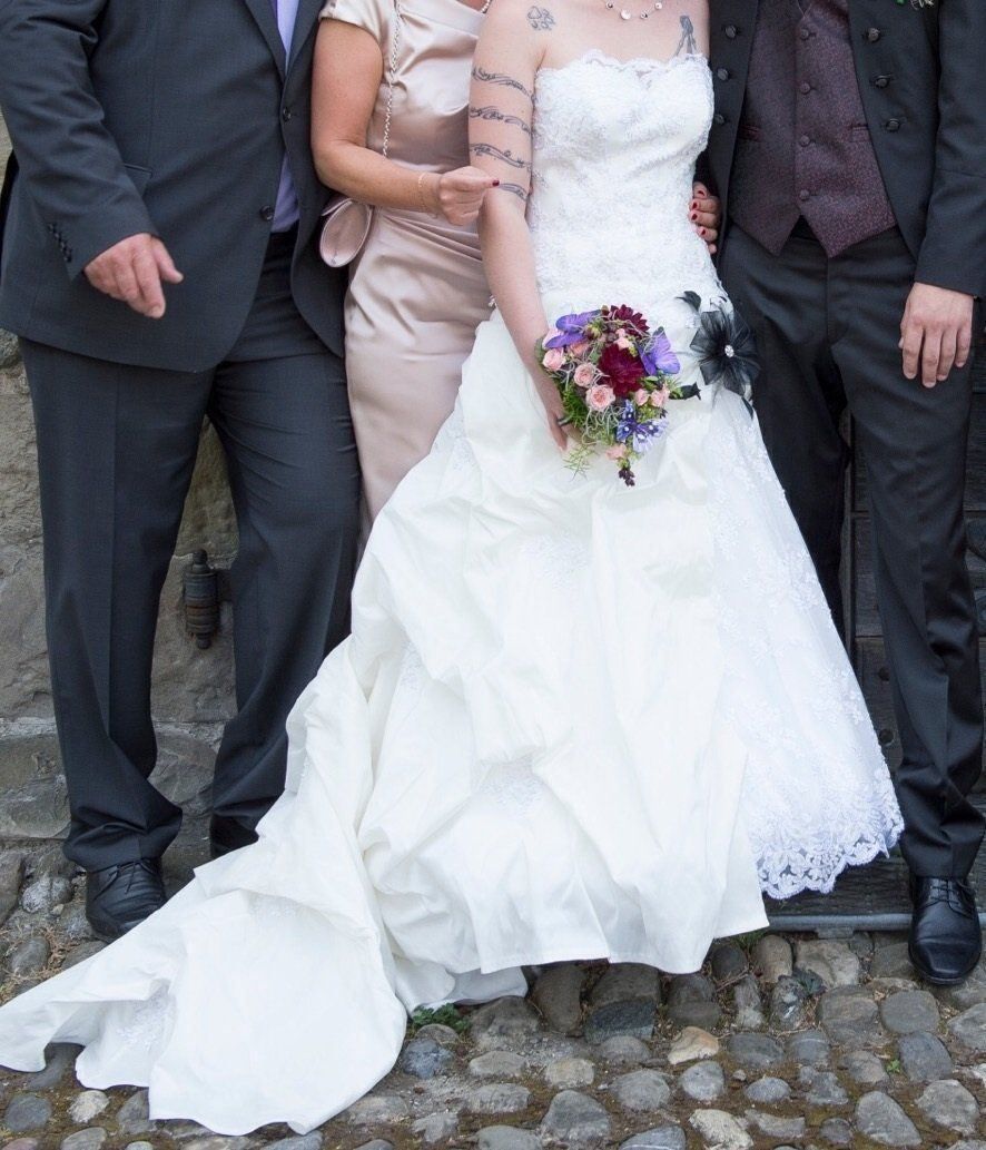Vestiti: Wunderschönes Hochzeitskleid – Usato da Aadorf venduto da N.u.u.K. 4