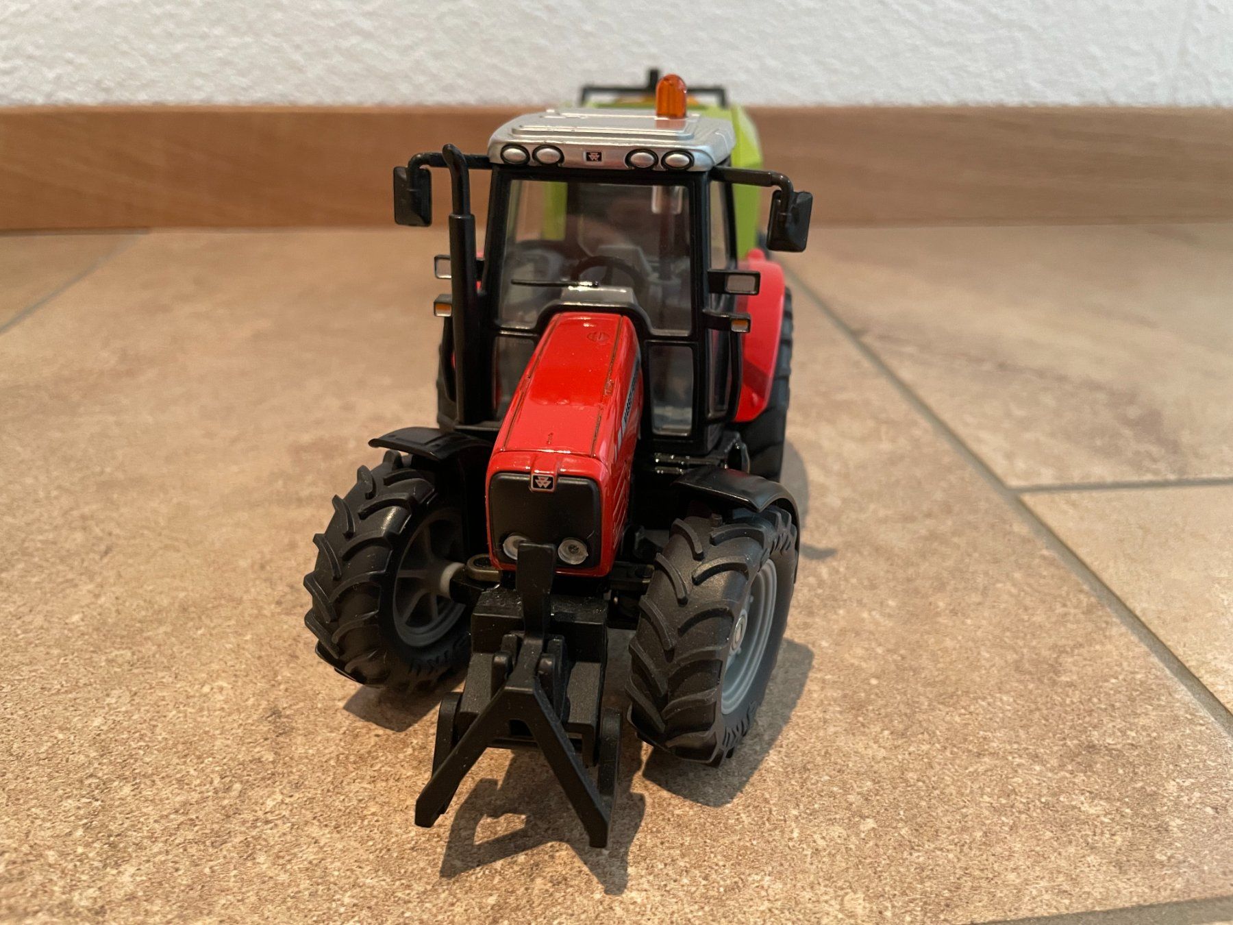 Massey Ferguson Traktoren: SIKU Massey Ferguson mit Claas Presse – Neu und originalverpackt aus Kreuzlingen von Stefan1150 1