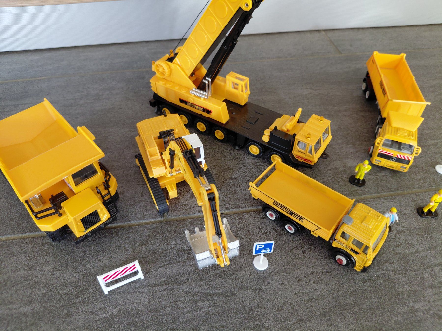Welly Giocattoli: Set de véhicules de chantier avec accessoires – Usato da Renan BE venduto da Epicurien0017 1