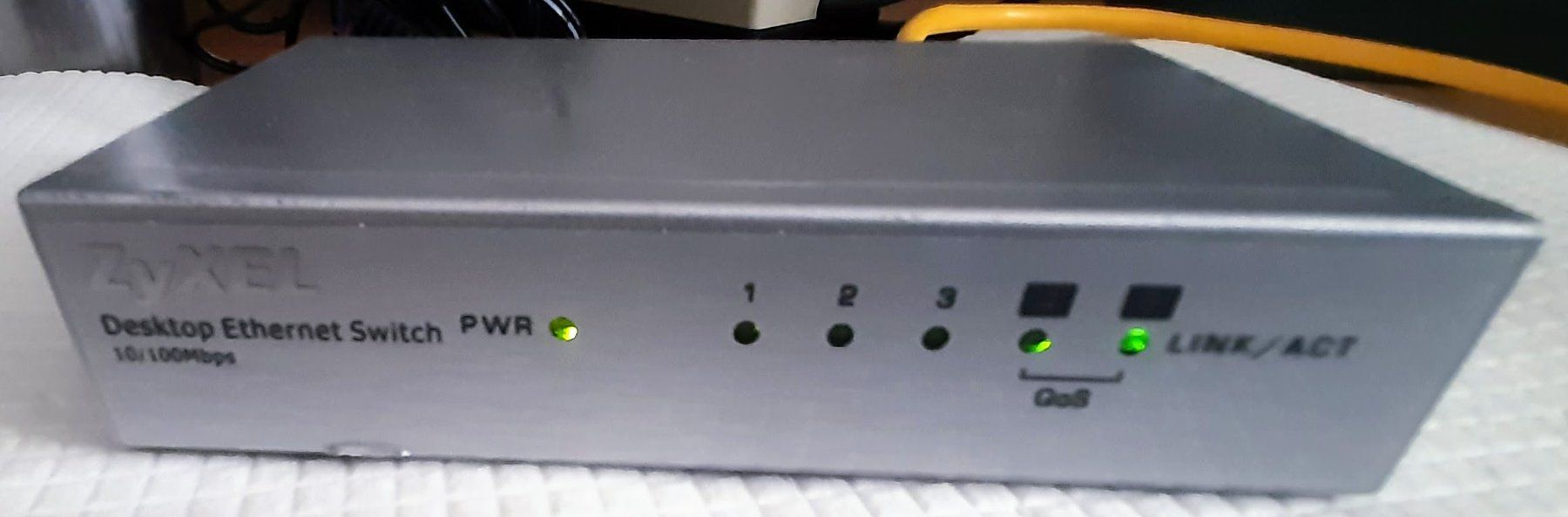 Zyxel Hub & Switch: ZyXEL ES-105A 5-fach-Switch – Usato da Zürich venduto da Zurich 1