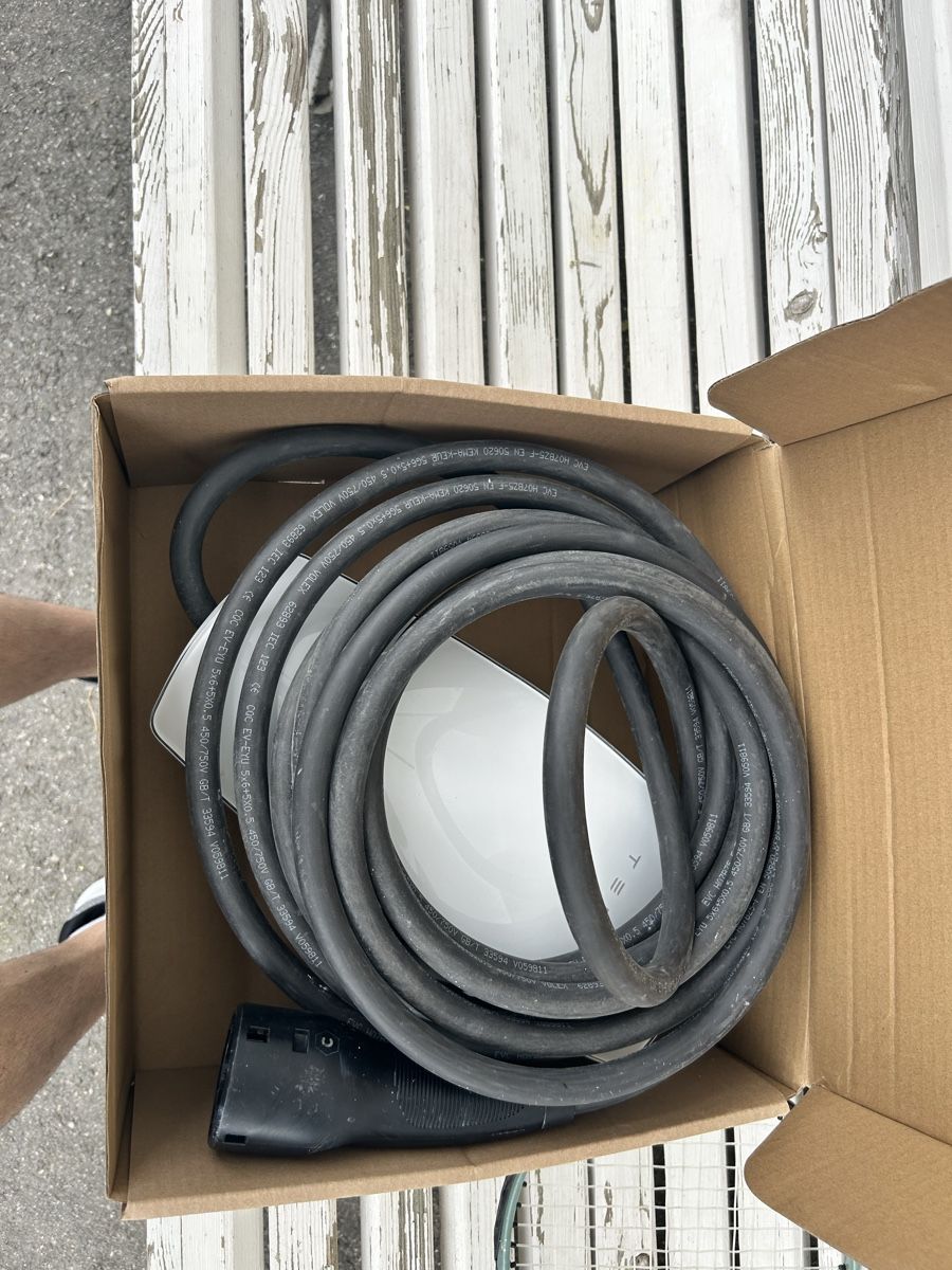 Tesla Caricabatterie: Tesla Wallbox connector Generation 3 – Usato da Dompierre FR venduto da flamflam 1