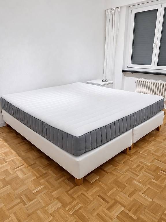 Matelas: Boxspringbett & Matratze fast NEU!!  – D'occasion à Wädenswil par Itna