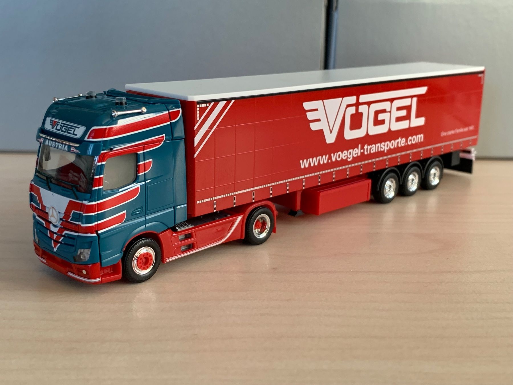 Herpa Modellini d'auto: MB Actros MP5 Vögel Bludesch – Nuovo e nell'imballaggio originale da Felben-Wellhausen venduto da Mobil01