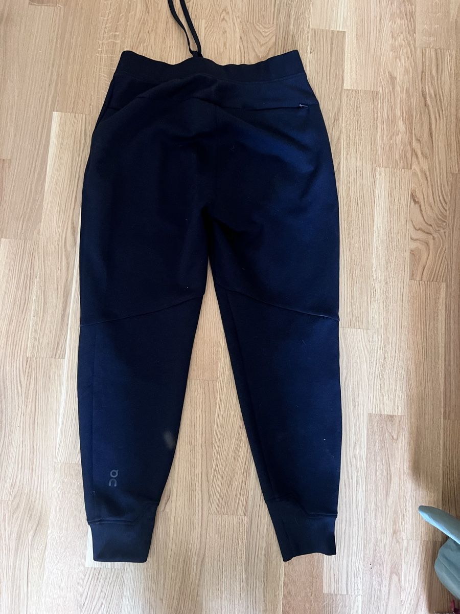 Hosen: On Sweat Pants – Gebraucht aus Zürich von Mira1310 1