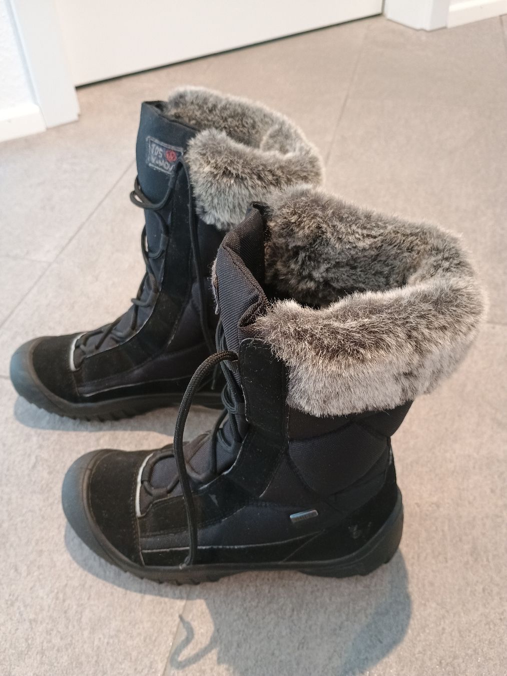 Scarpe da uomo: Winterschuhe Winterstiefel Grösse 38 – Usato da Mörel venduto da tasie