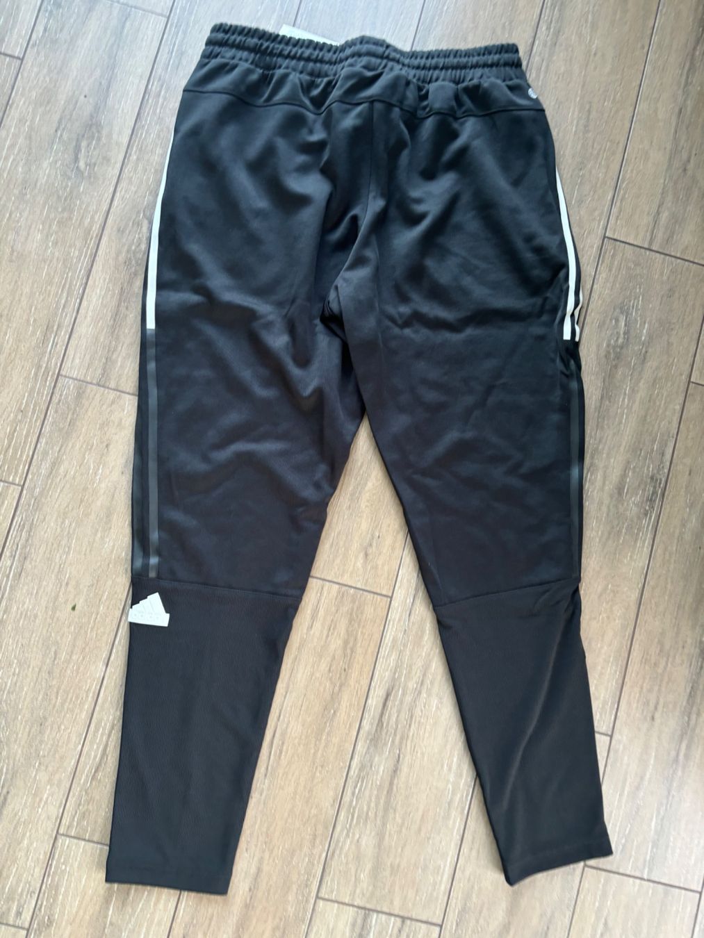 Adidas Pantaloni: L_adidas_NEU_LP 85 sfr – Nuovo e nell'imballaggio originale da Versegeres venduto da kista 2
