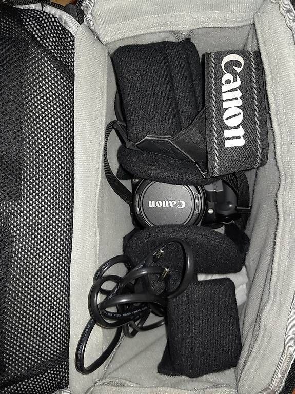 Canon Fotocamera: CANON EOS Spiegelreflexkamera Schwarz – Usato da Flawil venduto da MovieNostalgie