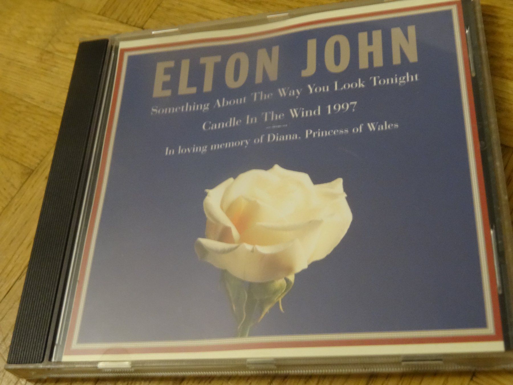 CD: Elton John - Something about the way you look tonight CD – Usato da Olten venduto da Disc-Ausverkauf