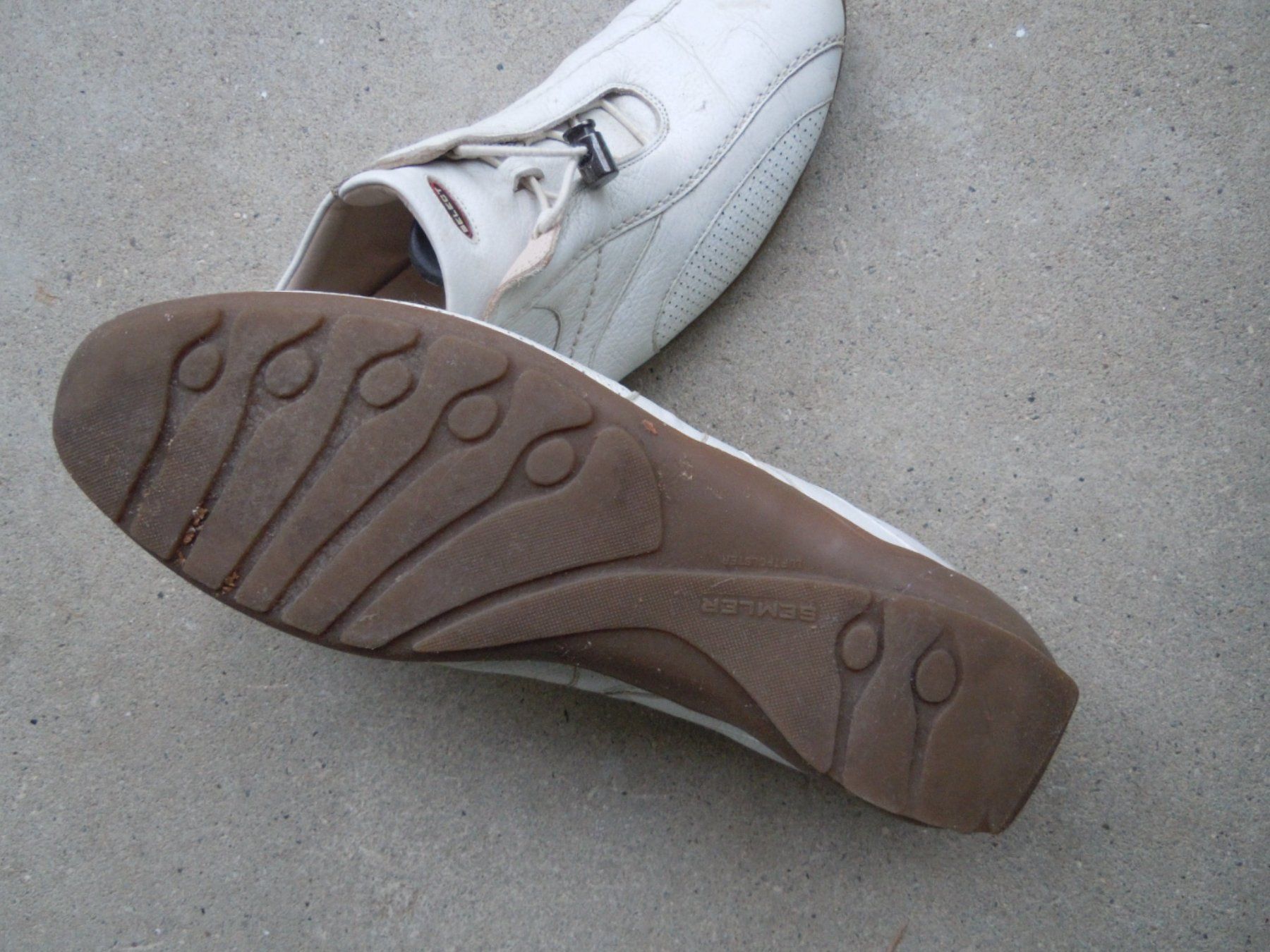 Damenschuhe: Leder-Sneaker: Grösse 6 1/2 – Gebraucht aus Muttenz von bar_ws7n 2
