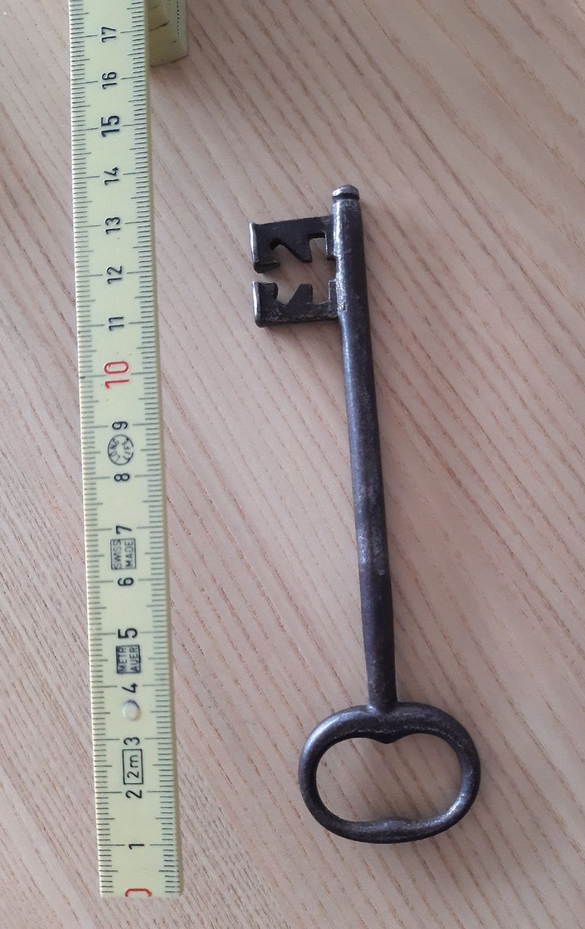 Schlüssel: Bartschlüssel antik Eisen 14cm – Gebraucht aus Zollikofen von Holidaymaker 1