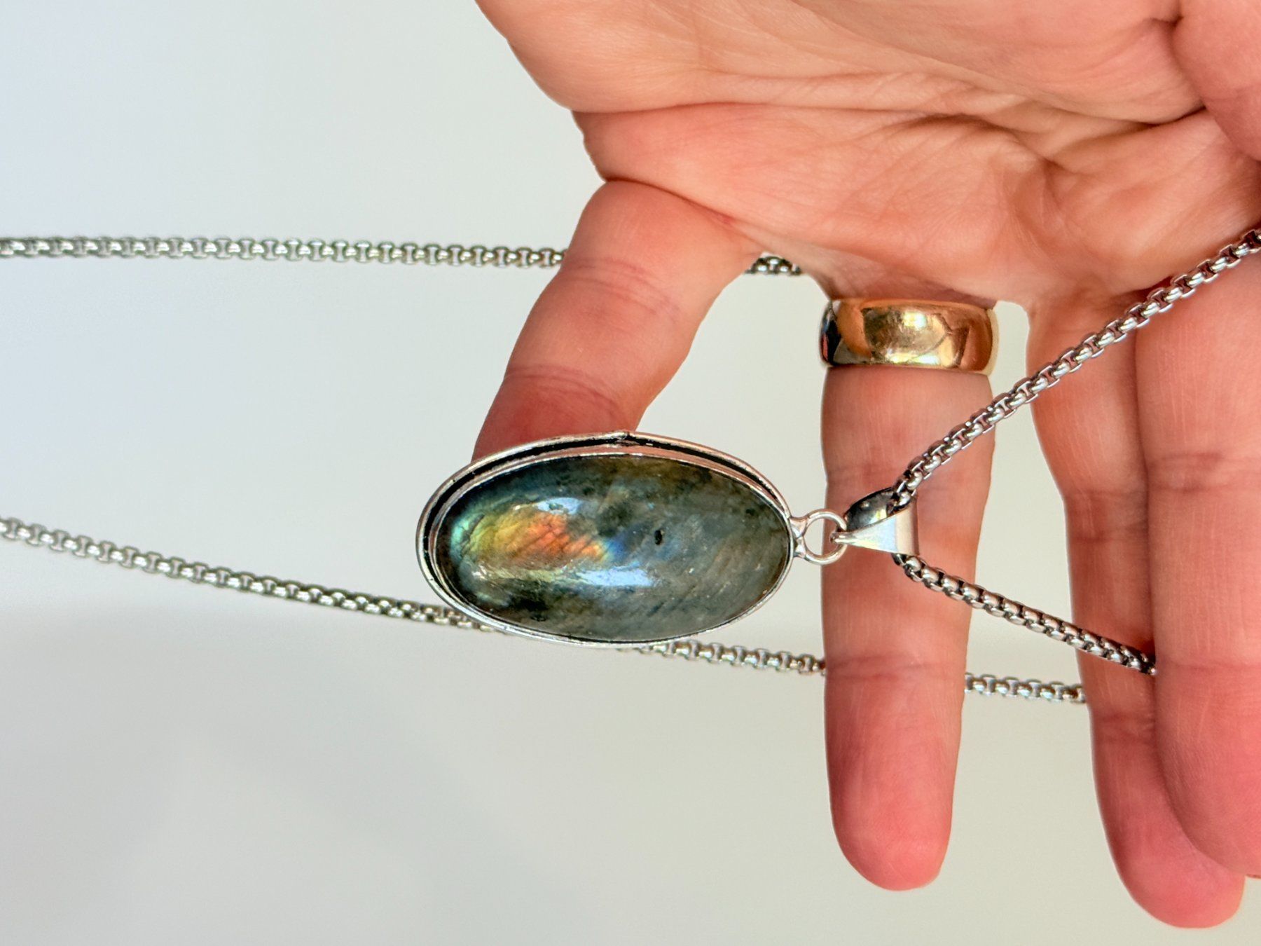 Pietre preziose: Pendentif Labradorite - Élégance Minérale – Nuovo e nell'imballaggio originale da Genève venduto da AWWA 2