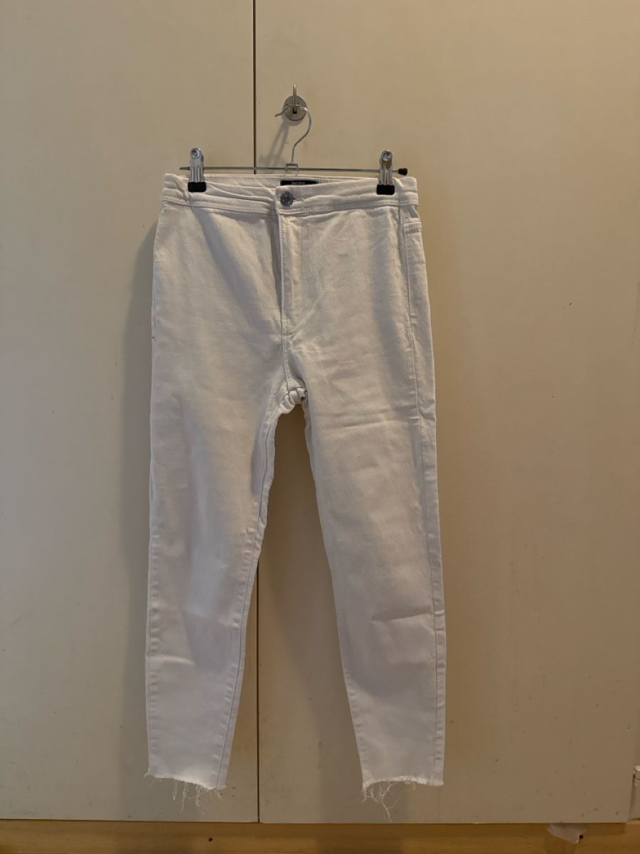 Bershka Jeans: Jeans blanc  – Usato da Châtelaine venduto da ant_6rpw