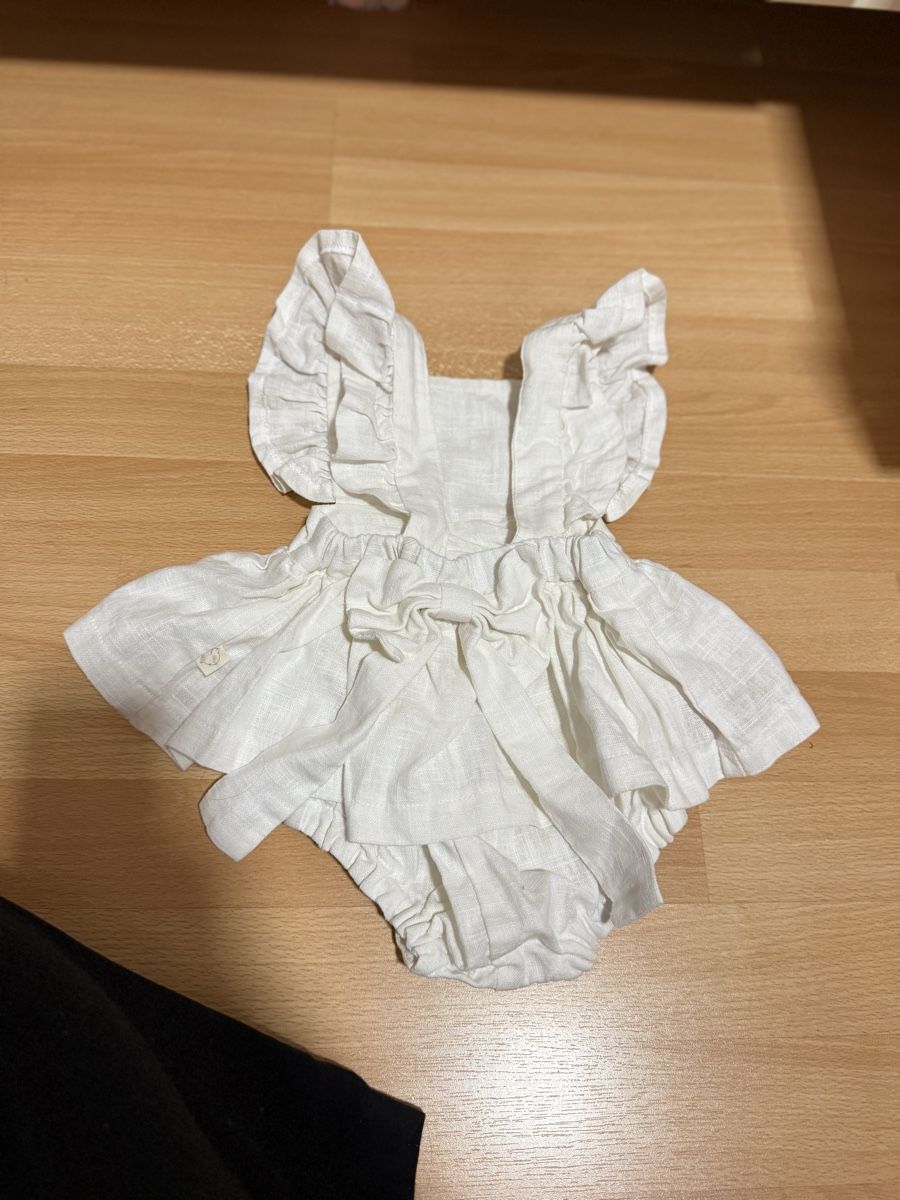 Tute: White Linen Baby Romper – Nuovo (secondo la descrizione) da Ueberstorf venduto da man_p2fy 3