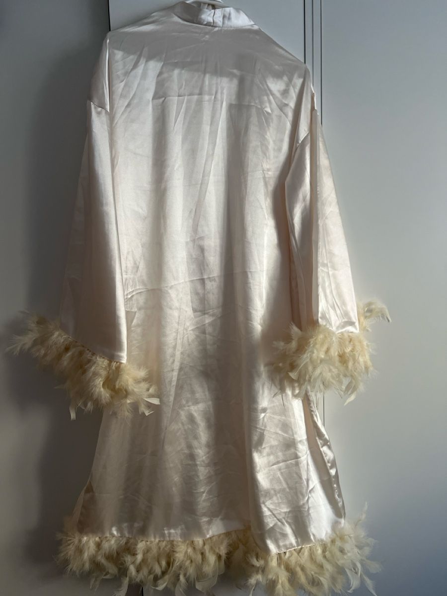 Accappatoi: Peignoir avec Plumes synthétique Taille Unique – Nuovo (secondo la descrizione) da Renens VD venduto da sar_bwz5 5