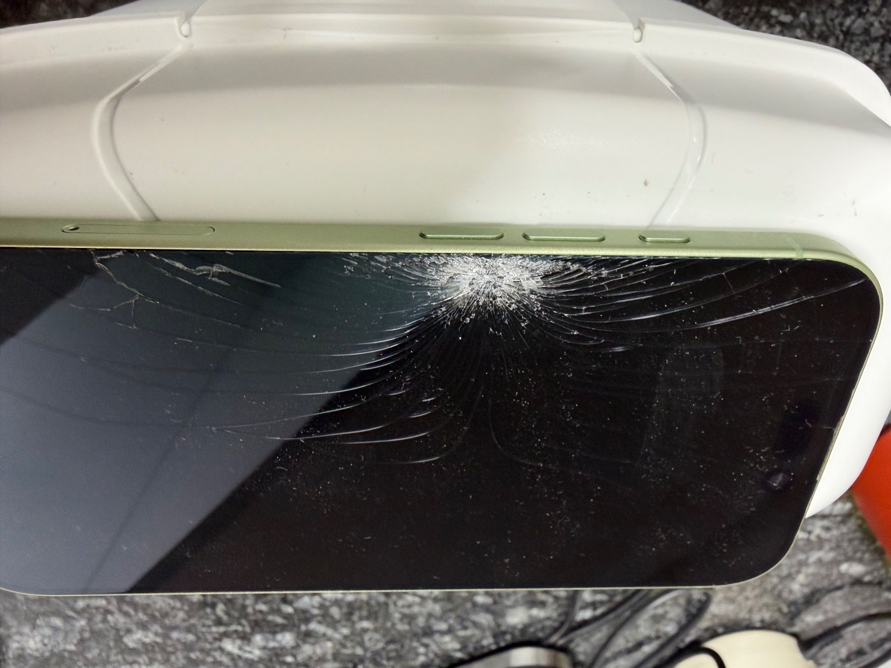 Apple Telefoni cellulari / Smartphones: iPhone 17 256 GB Salbei - Display defekt – Difettoso da Zug venduto da bhepp 2