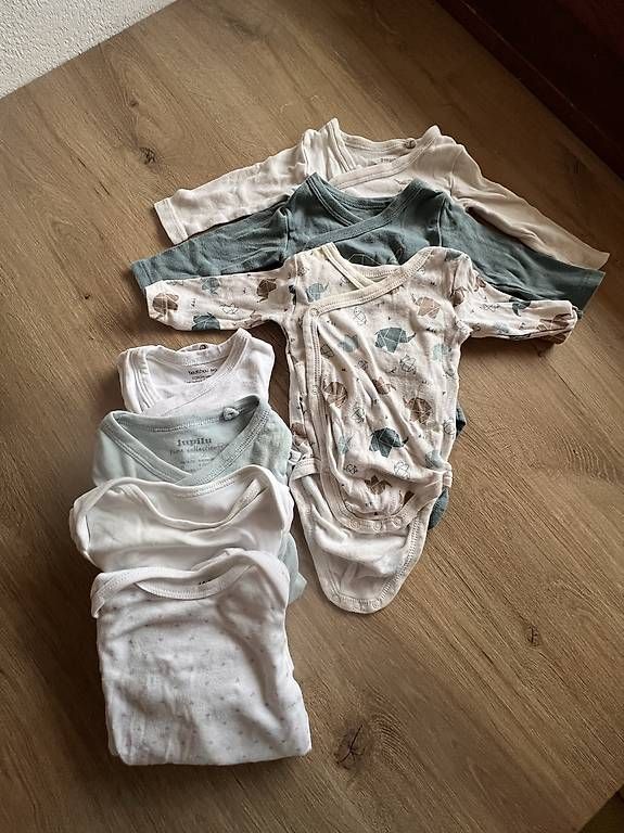 Unterwäsche: LOT DE 7 BODYS BÉBÉ  NAISSANCE À 2 MOIS – Gebraucht aus Dugny (Leytron) von Wallis.Watches 1