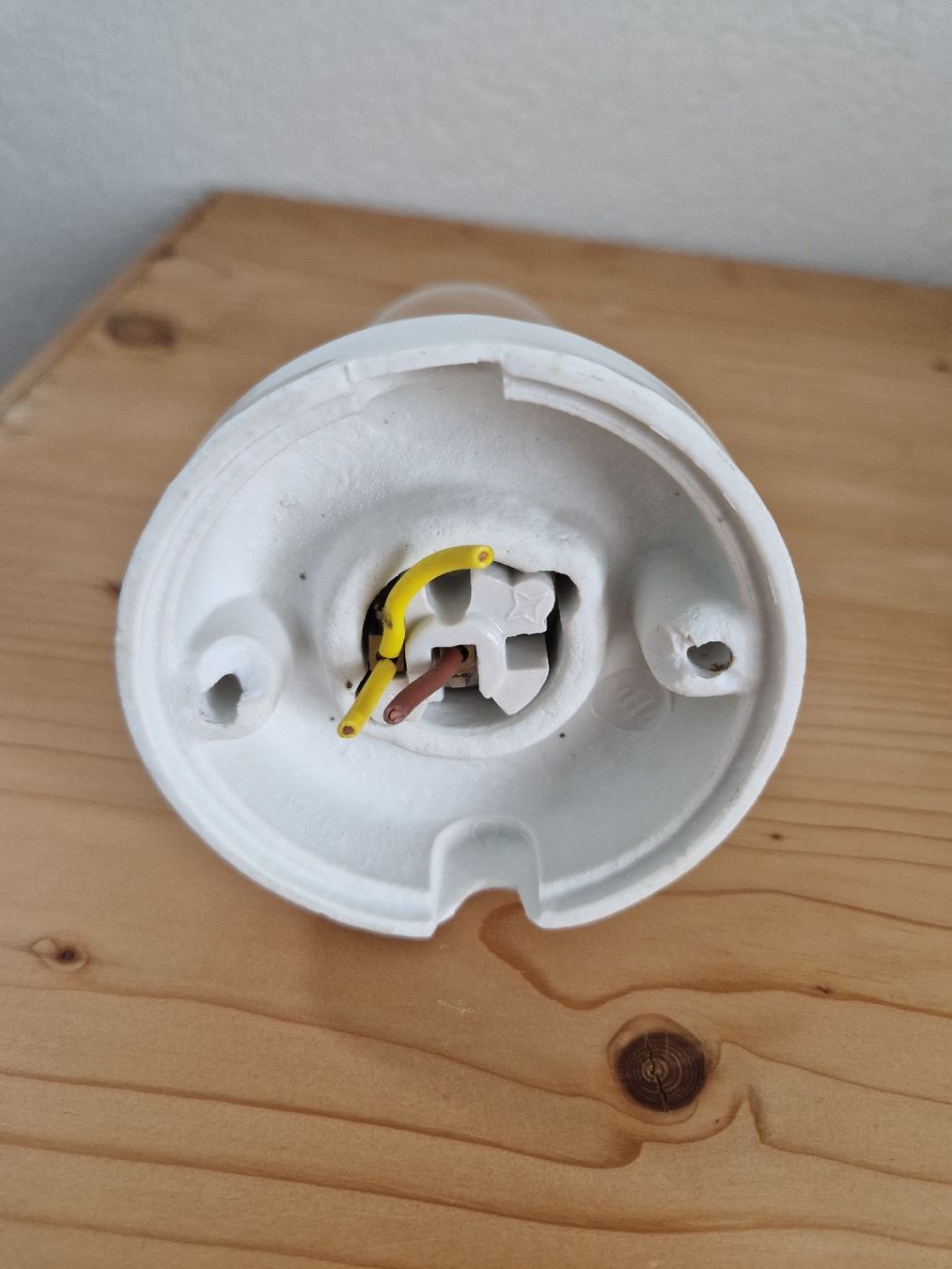 Lustres & lampes de plafonds: Glühbirnenfassung – D'occasion à Einsiedeln par Radiofreund 2