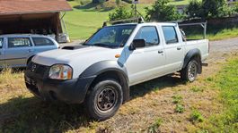 Nissan NP300 Pickup ab Platz zum aufbereiten oder für Export