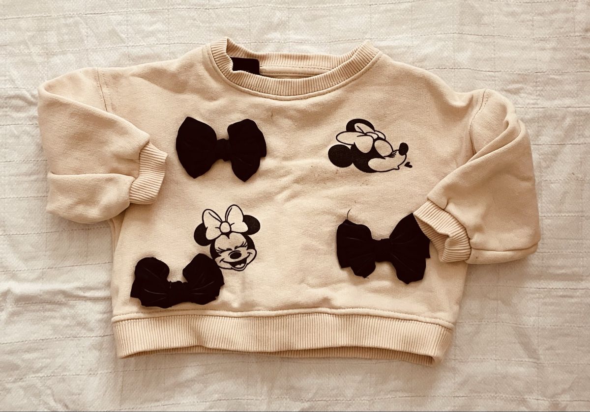 Pullover & Sweatshirts: Cute Minnie Mouse Sweater – Gebraucht aus Zollikerberg von BS.SM