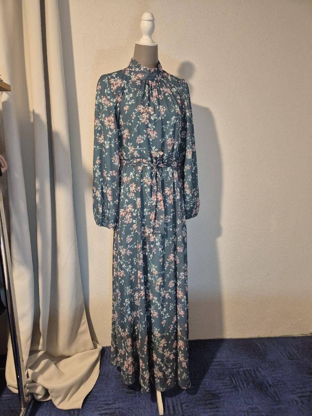 Vestiti: Maxikleid mit Blumenmuster Grösse M / 44 – Nuovo (secondo la descrizione) da Zürich venduto da Drago670