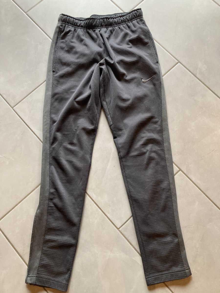 Nike Pantaloni: Nike Trainerhose  Gr.S Männer – Usato da Jaun venduto da walin2