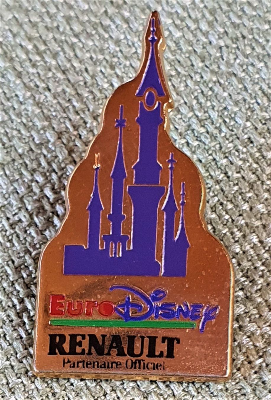 Placchette & Badge: C403 - Pin Renault Euro Disney Paris – Usato da Reinach BL venduto da Boston-Verkauf