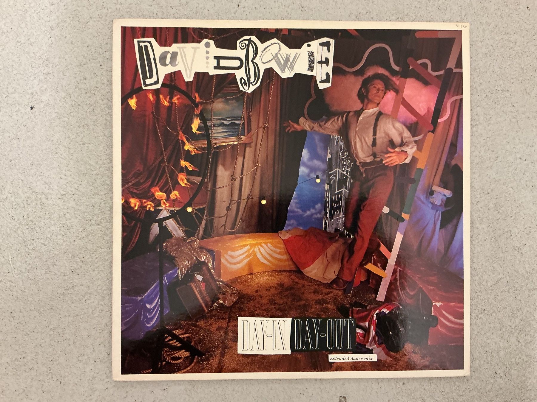 Dischi in vinile: David Bowie Maxi-Single - Day-In Day-Out – Usato da Winterthur venduto da Tumko_7_Vinyl