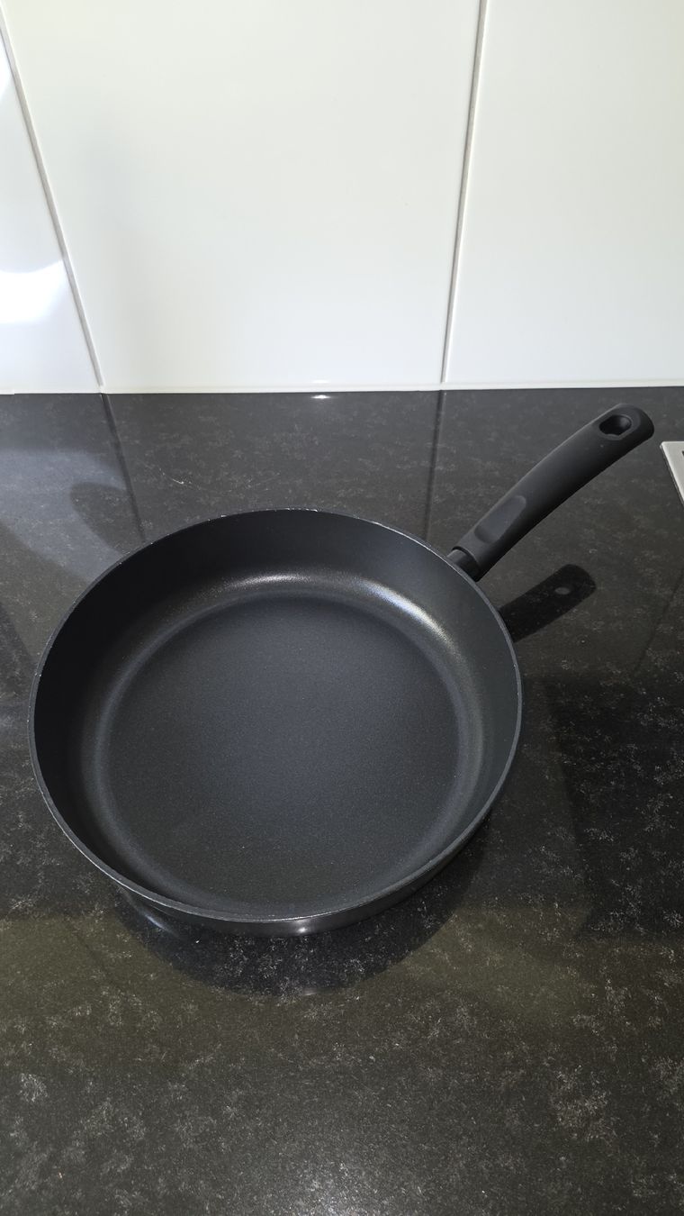 Migros Padelle: Migros Kitchen & Co. Basic, Bratpfanne, Ø 28 cm, hoch – Usato da Zürich venduto da Lazarevcanin