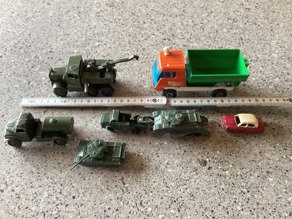 Militär Spielzeugautos, Konvolut Panzer, Abschleppwagen etc. 5