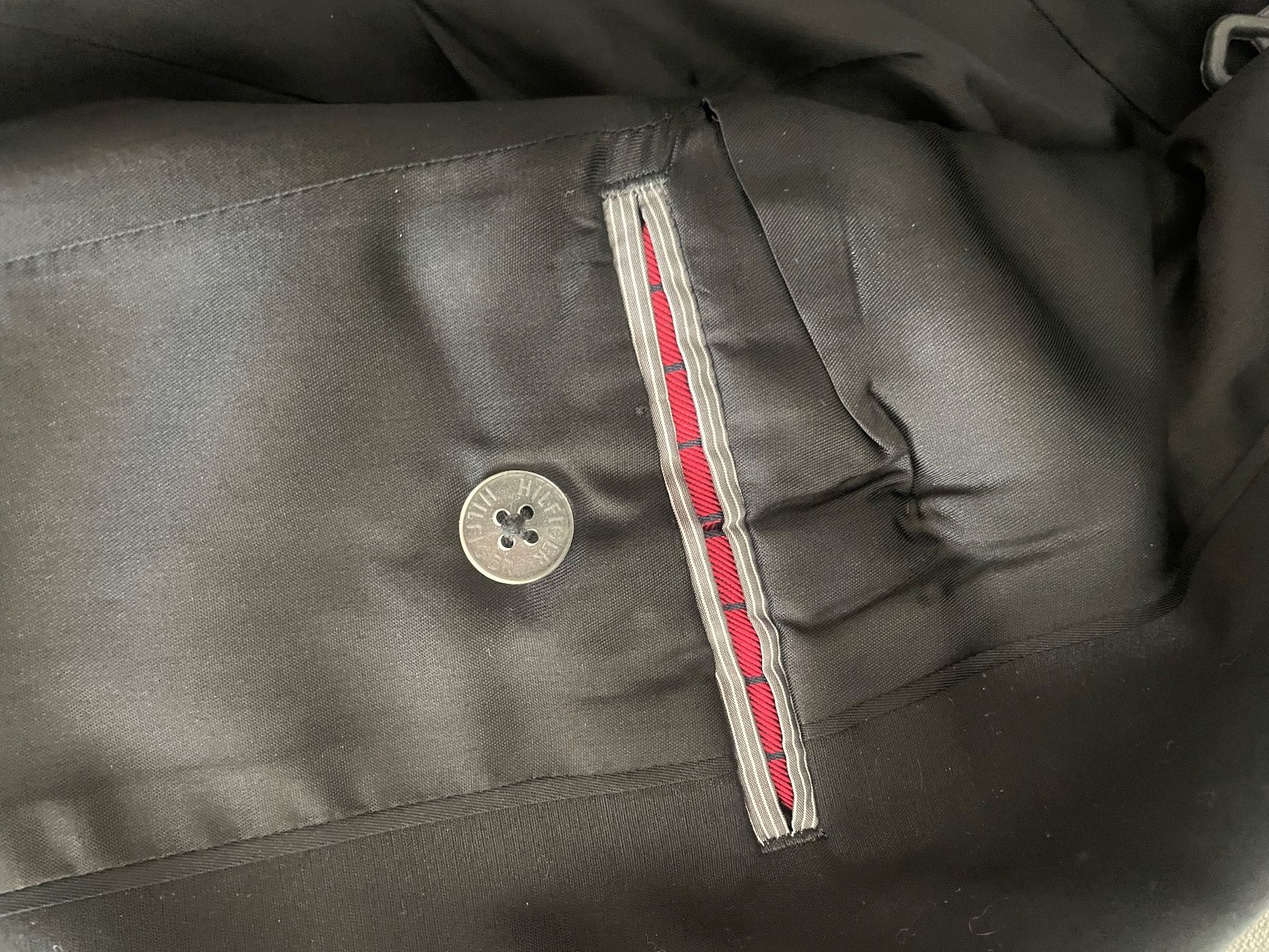 Tommy Hilfiger Jacken: Tommy Hilfiger idéal black jacket perfect confition – Neu (gemäss Beschreibung) aus Pully von Sell_it_all 4