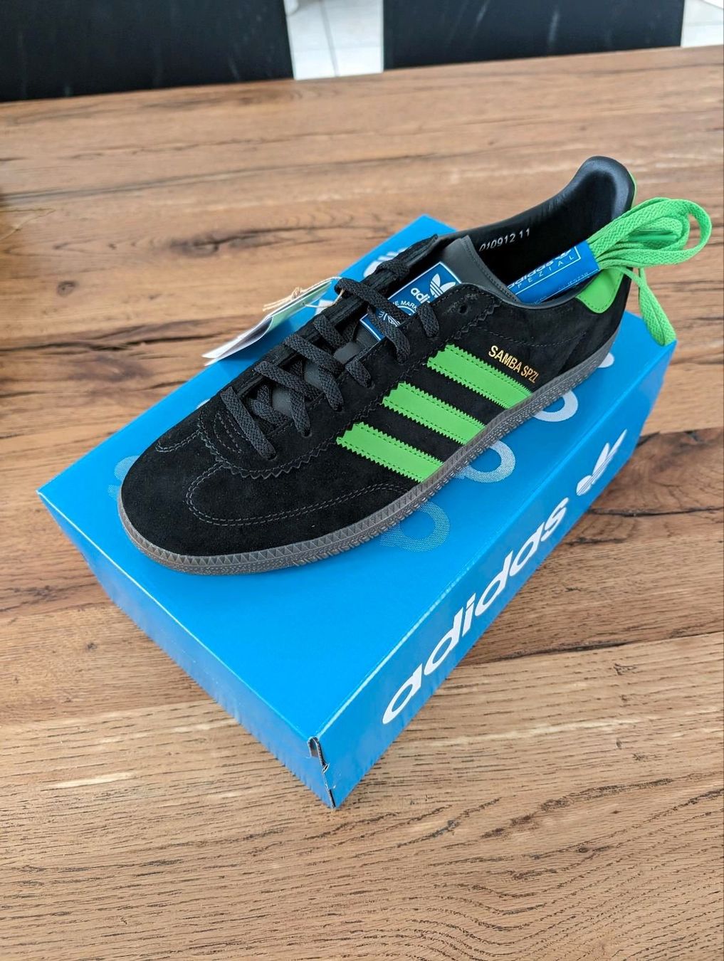 Adidas Herrenschuhe: Adidas Samba Deco Spzl Gr 44 – Neu und originalverpackt aus Büsingen von  2