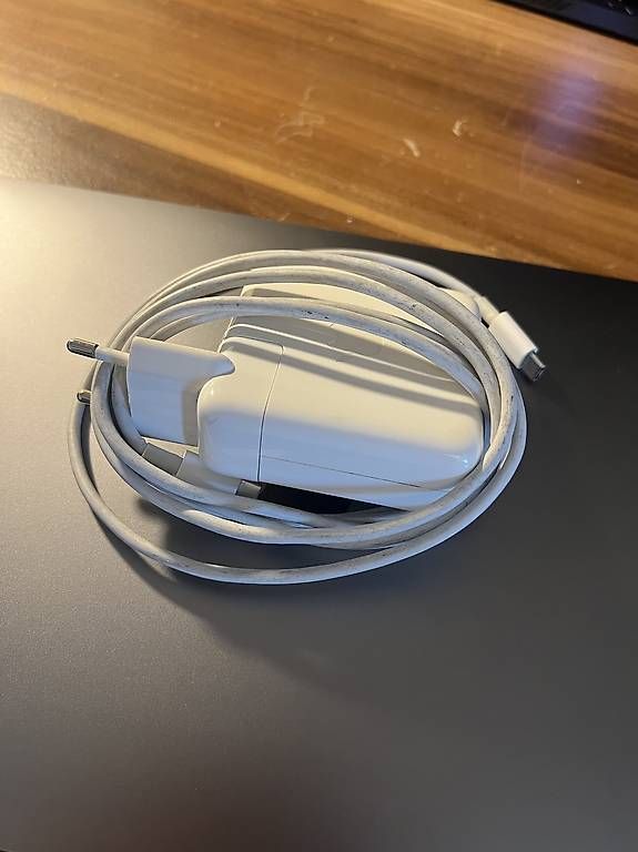Apple Notebook: Macbook Pro 2019 13 Zoll 256gb – Usato da Strengelbach venduto da smtfp70 2