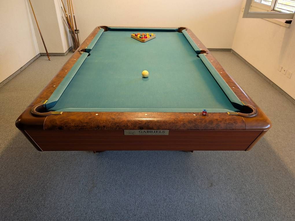 Billiardtische: Billiardtisch Marke Gabriels – Gebraucht aus Rossrüti von Alekionos