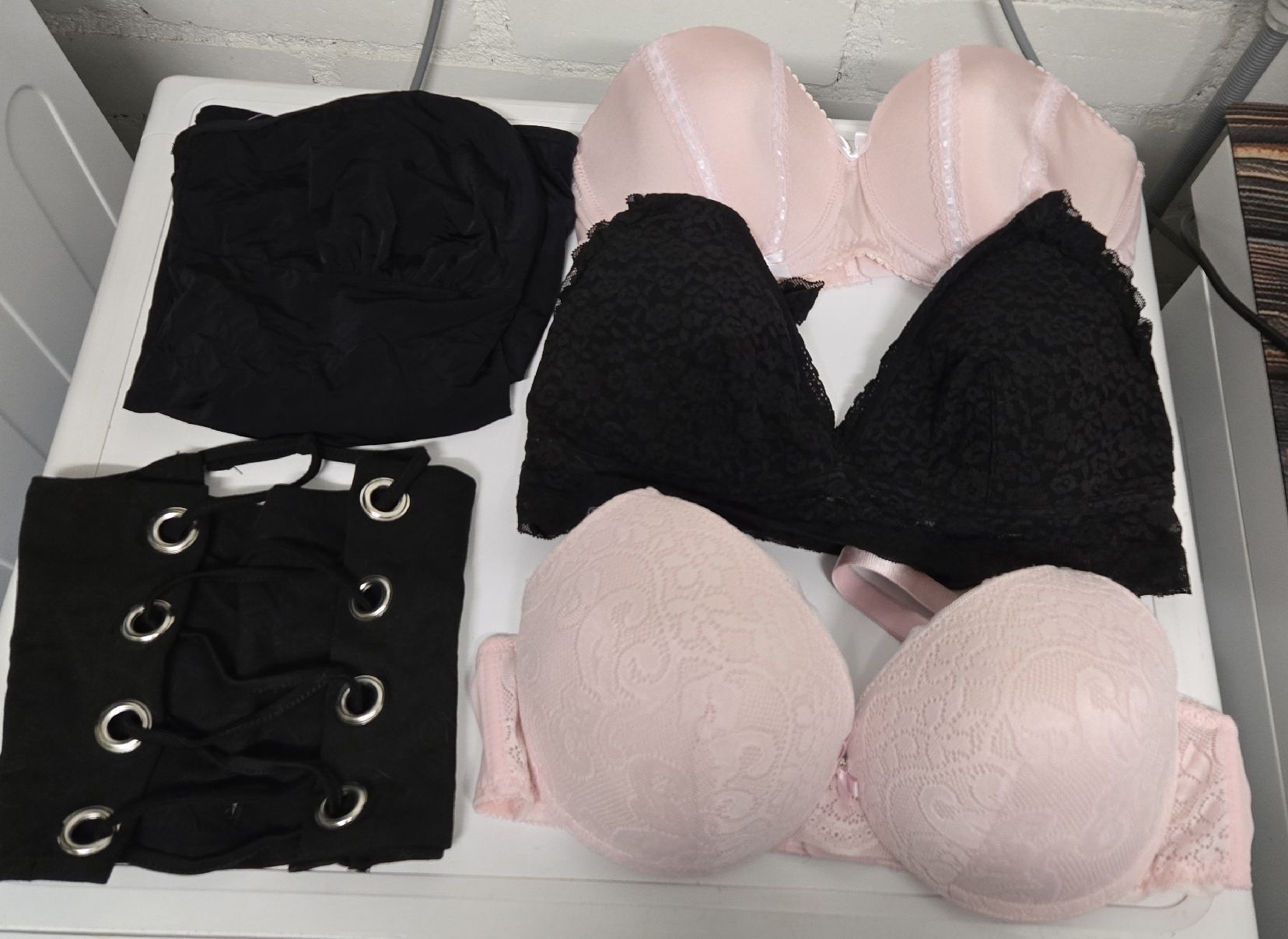 Altra biancheria intima: BH/ Bustier Set 9 teilig Cup C/D 85-95 – Usato da Däniken SO venduto da Nirak1977 1