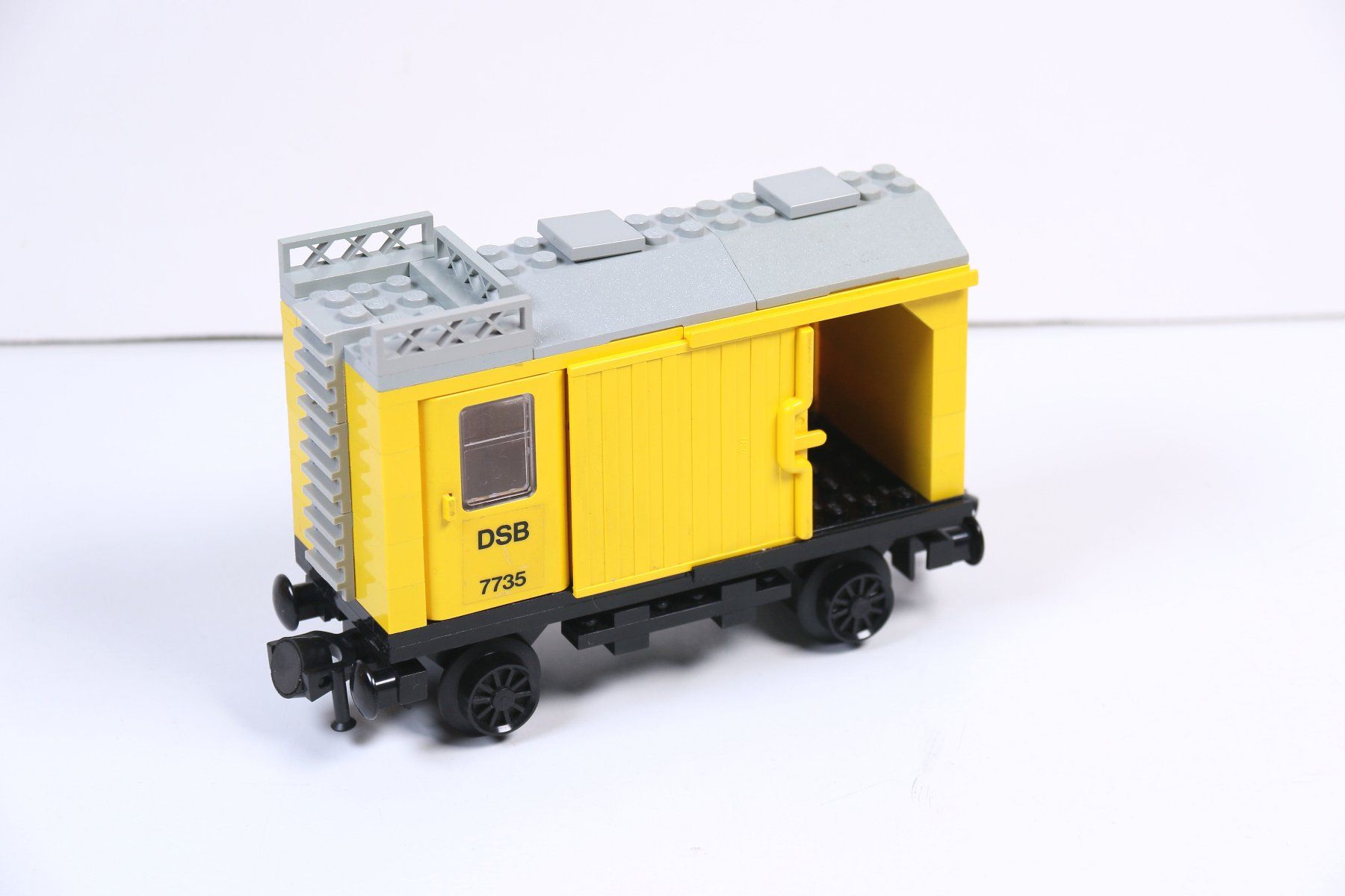 Lego Kit di costruzioni: 12 Volt Güterwagen mit Schiebetüren aus 7735 – Usato da Hettlingen venduto da Scholi99 2