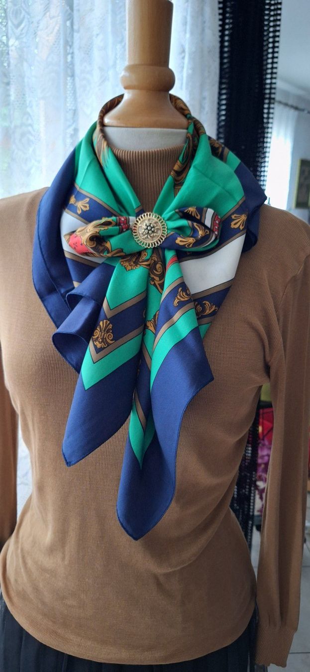 Foulards, Tücher & Schals: Foulard Vintage en soie – Gebraucht aus St-Triphon von Jldr0