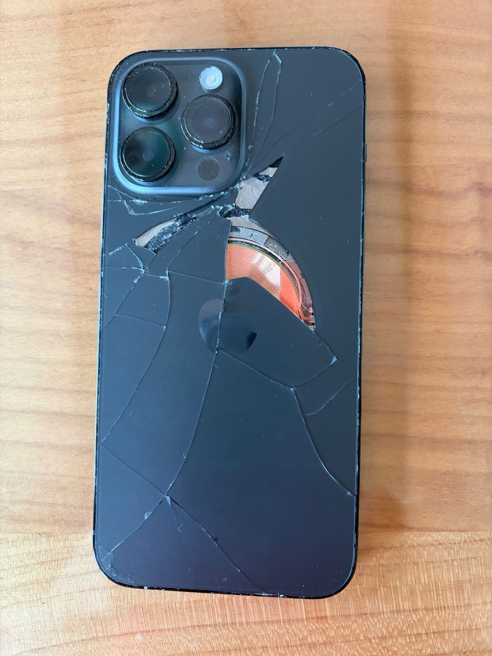 Apple Telefoni cellulari / Smartphones: iPhone 14 Pro Max  Rückseite defekt – Difettoso da Stetten SH venduto da Holidays1 1